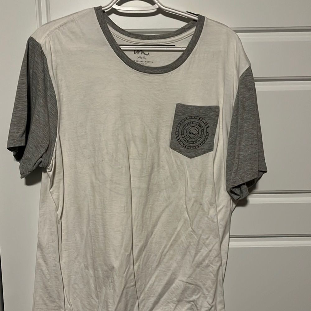 Men’s Imperial Motion Short Sleeve Tee Shirt, in excellent shape, size XL.